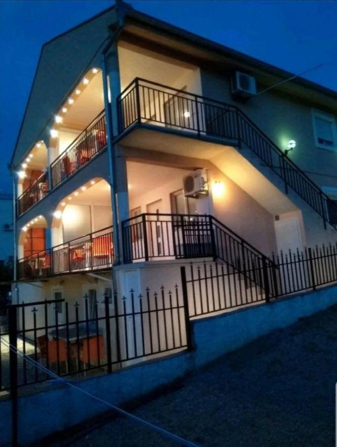 Apartmani Ljubica Utjeha Ngoại thất bức ảnh