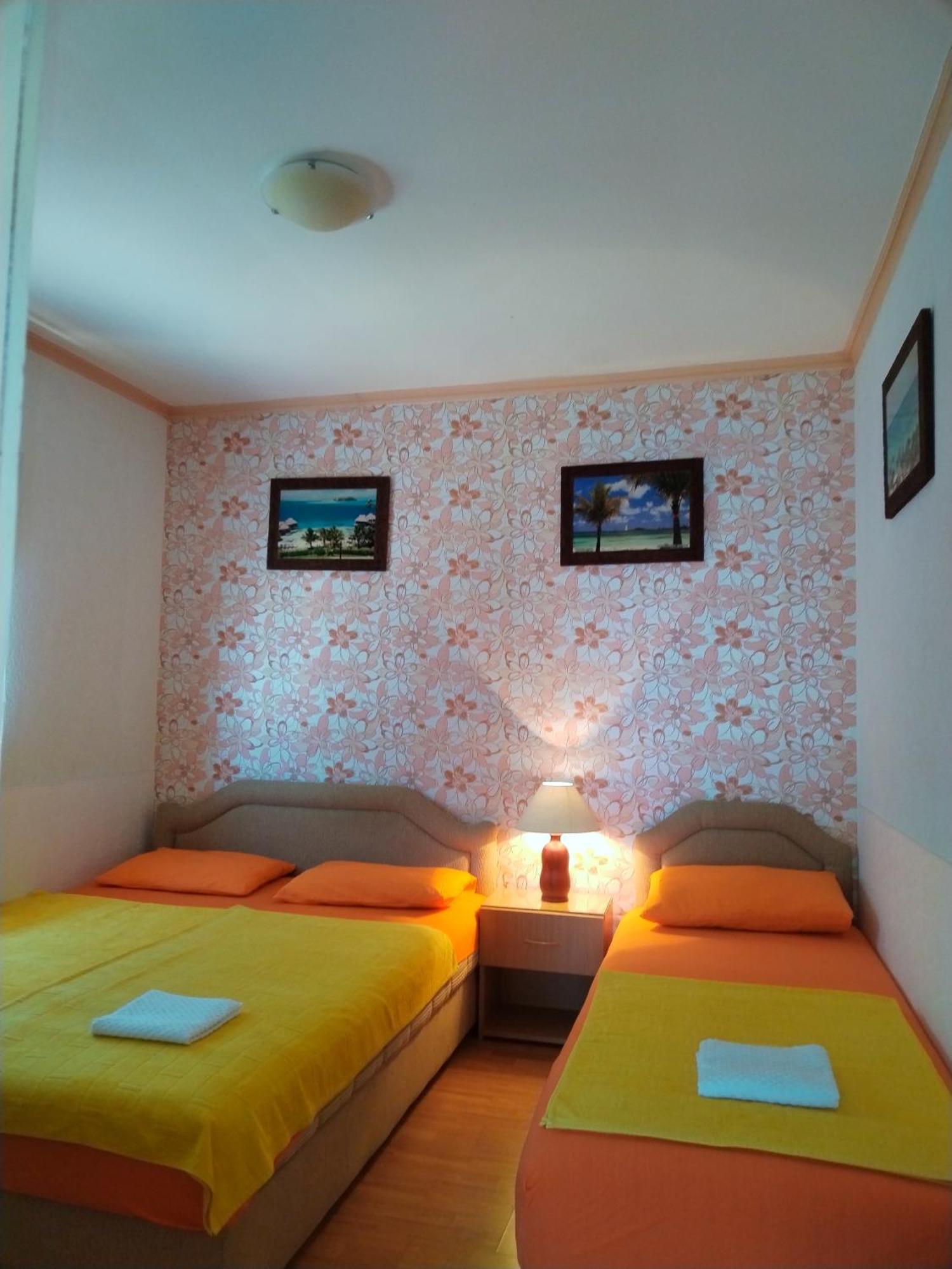 Apartmani Ljubica Utjeha Ngoại thất bức ảnh