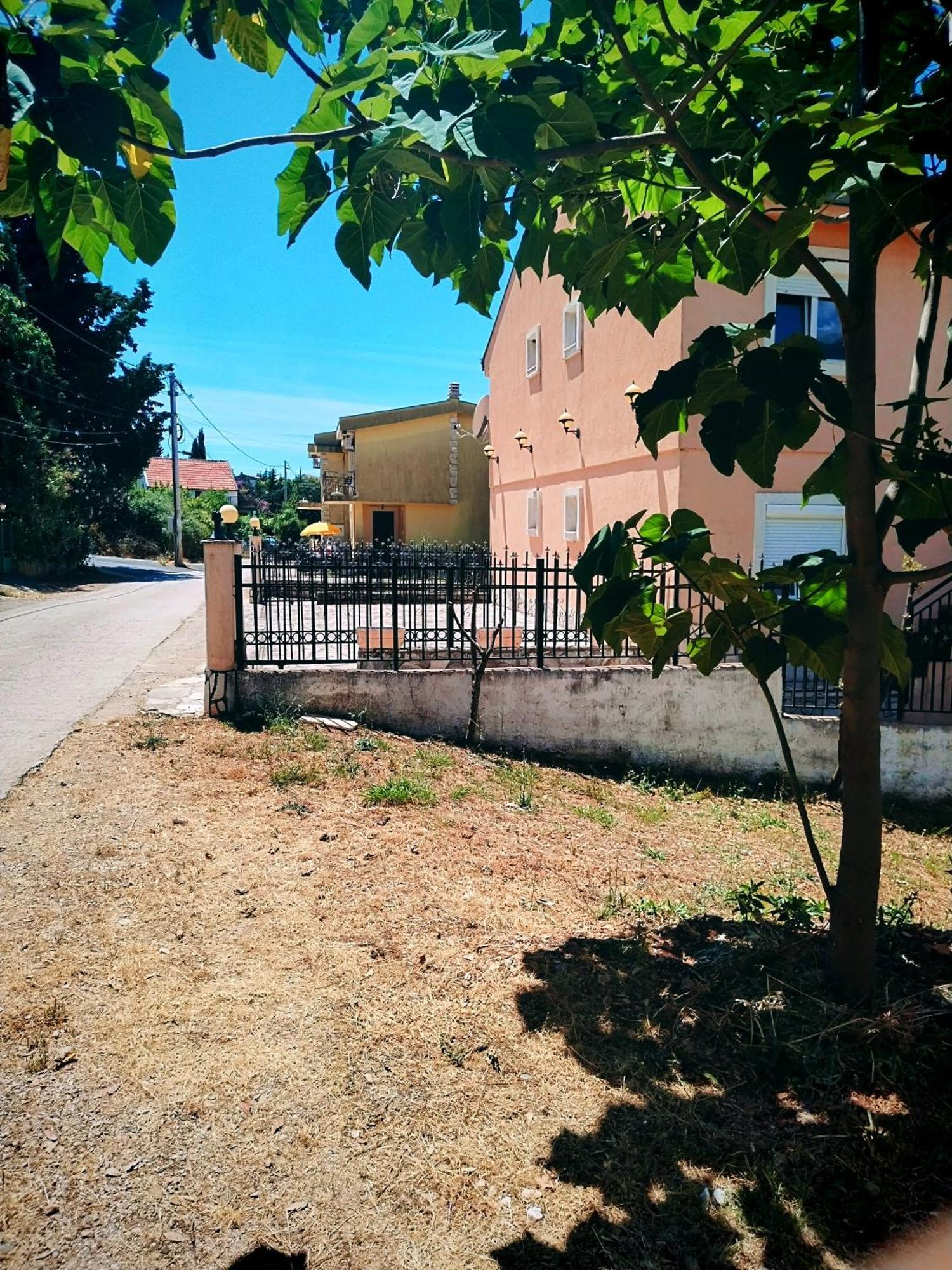 Apartmani Ljubica Utjeha Ngoại thất bức ảnh