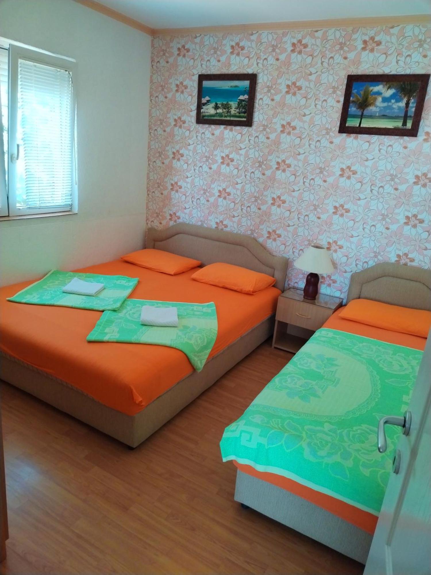 Apartmani Ljubica Utjeha Ngoại thất bức ảnh